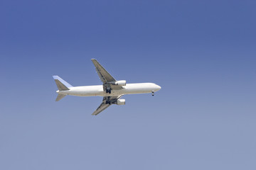 Fototapeta na wymiar Airliner flying in sky