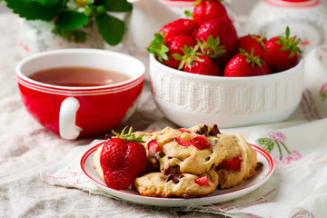 strawberry chocolate chip cookies