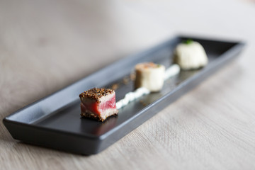 Tuna steak with black pepper