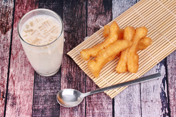 Soybean milk filling jelly ,cereal and grain served with deep-fried dough stick as Patongko