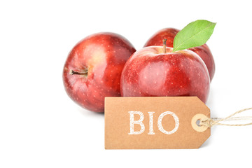Rote Äpfel mit leerem Etikett - Bio