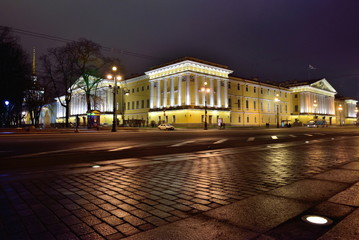 Fototapeta na wymiar The Admiralty illuminated at night in the rain. Saint Petersburg