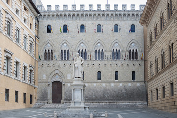 Fototapeta na wymiar Palazzo Salimbeni. Siena (Italy)