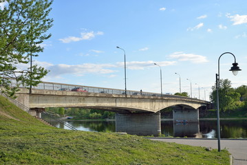 Fototapeta premium Bridge 50-letiya Oktyabrya over the Velikaya river