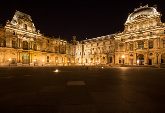 Musee Louvre in Paris by night