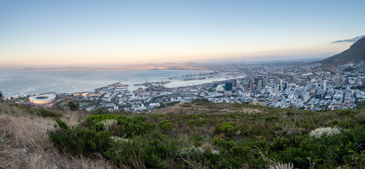 Fototapeta na wymiar Panorama Aussicht auf Kapstadt bei Sonnenuntergang