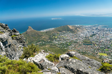 Fototapeta na wymiar Aussicht vom Tafelberg auf Kapstadt