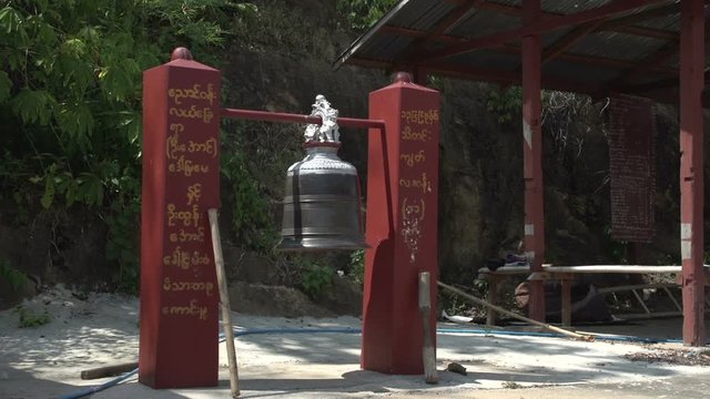 Nyaung Shwe, gong between two decorated uprights