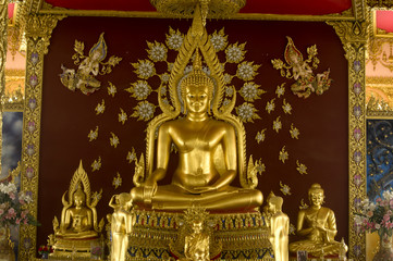 Obraz premium Big gold Buddha statue