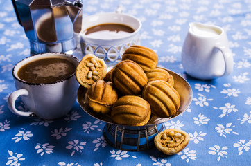 Round nut biscuits