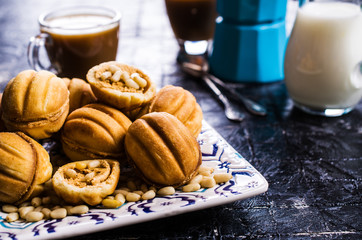 Round nut biscuits
