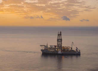 Fototapeta na wymiar Drill Ship on the ocean at sunrise