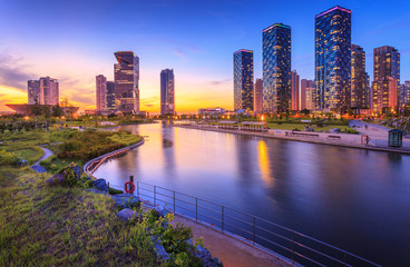 Fototapeta na wymiar Seoul city with Beautiful after sunset, Central park in Songdo International Business District, Incheon South Korea.