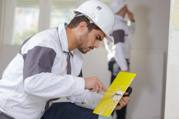 builder preparing a trowel