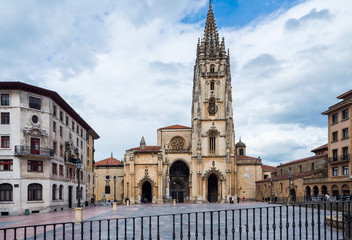 Fototapeta na wymiar Catedral del Salvador, Oviedo