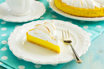 lemon pie with meringue