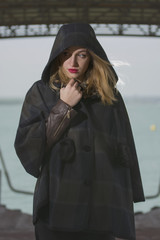 Obraz premium Young girl posing on pier at Lake Siutghiol 