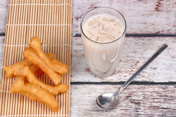 Soybean milk filling jelly ,cereal and grain served with deep-fried dough stick as Patongko