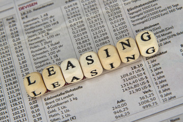 Leasing word built with letter cubes - obrazy, fototapety, plakaty