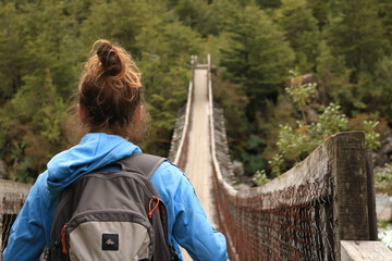 lake general carrera patagonia glaciar queulat mujer caminando trekking