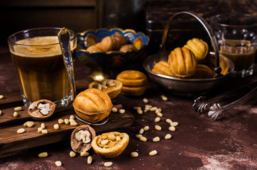 Round nut biscuits