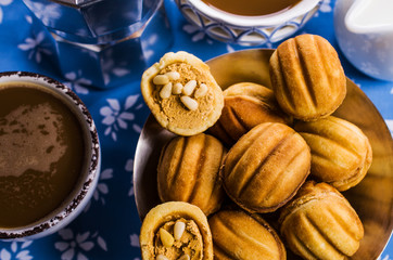 Round nut biscuits