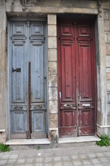 Fototapeta na wymiar Puertas antiguas Montevideo