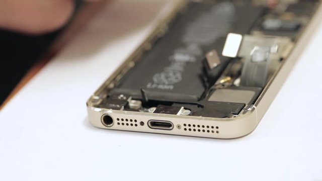 Male master repairing mobile phone