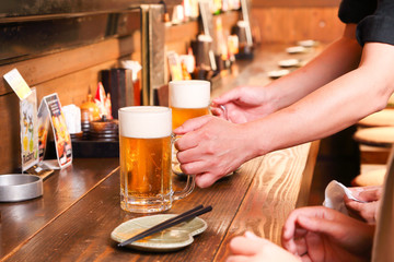 居酒屋のカウンター