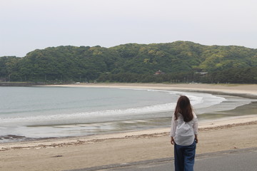 海岸の女性