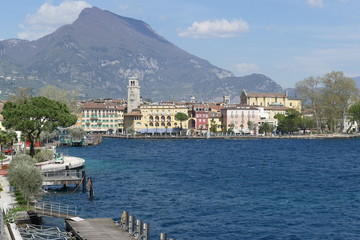 Naklejka premium Sentiero del Ponale a Riva del Garda