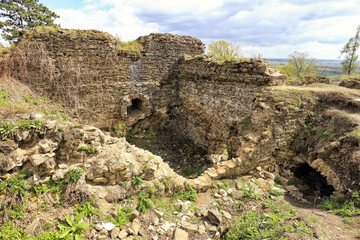 Fototapeta na wymiar Walls and ruins of the medieval building