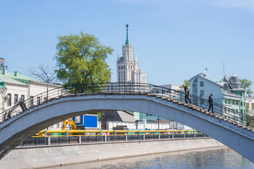 Fototapeta premium Sadovnichesky Bridge with a view of skyscapper on Kotelnicheskaya embankment in Moscow, Russia