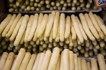 weißer Spargel am Markt