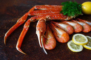 Koeshni crab and shrimp with lemon and dill