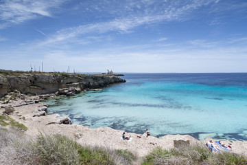 Fototapeta na wymiar Vista panoramica della spiaggia di Cala Azzurra, isola di Favignana IT