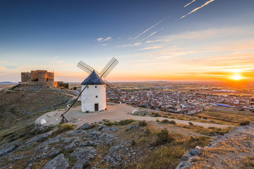Fototapeta na wymiar Sun rising over COnsuegra with legendary windmills