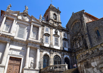 Fototapeta premium Unidentified people stand outside the gothic Igreja Monumento de Sao Francisco Church of Porto, Portugal