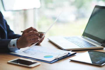 Analyzing business chart