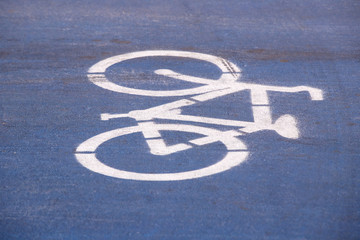 Marking on the bike lane and traffic signs 