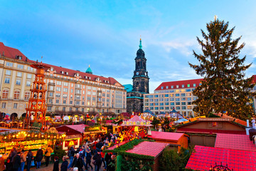 Weihnachtsmarkt in Dresden, Deutschland - obrazy, fototapety, plakaty
