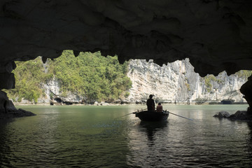 Fototapeta premium HALONG BAY, VIETNAM. Ha Long Bay is a UNESCO World Heritage Site in Vietnam.