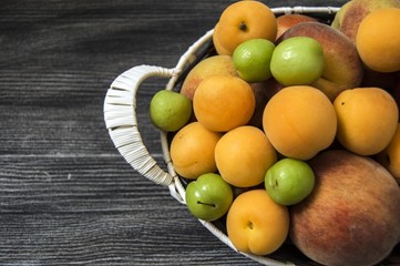 Perfect ripe apricot fruit pictures in plate
