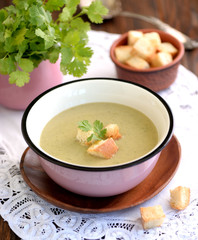 Soup puree from zucchini with cream and crackers.