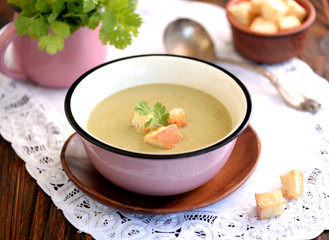 Soup puree from zucchini with cream and crackers.