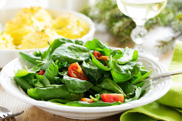 Dietary salad with strawberries and spinach.