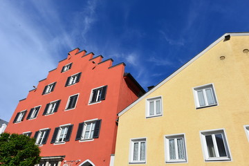 Fototapeta na wymiar Historische Bürgerhäuser in der Kelheimer Altstadt Niederbayern