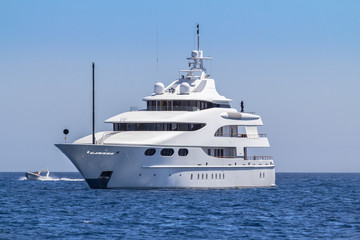 Obraz premium Luxury yacht in the sea