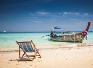 Obraz premium KO PHI PHI, THAILAND, February 2, 2014: Tropical beach with traditional long tail boats on the beach Mosquito island, Ko Phi Phi archiplago, Andaman Sea, famous tourist destination in Thailand