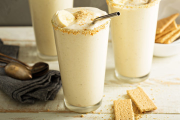Banana and cookies milkshake